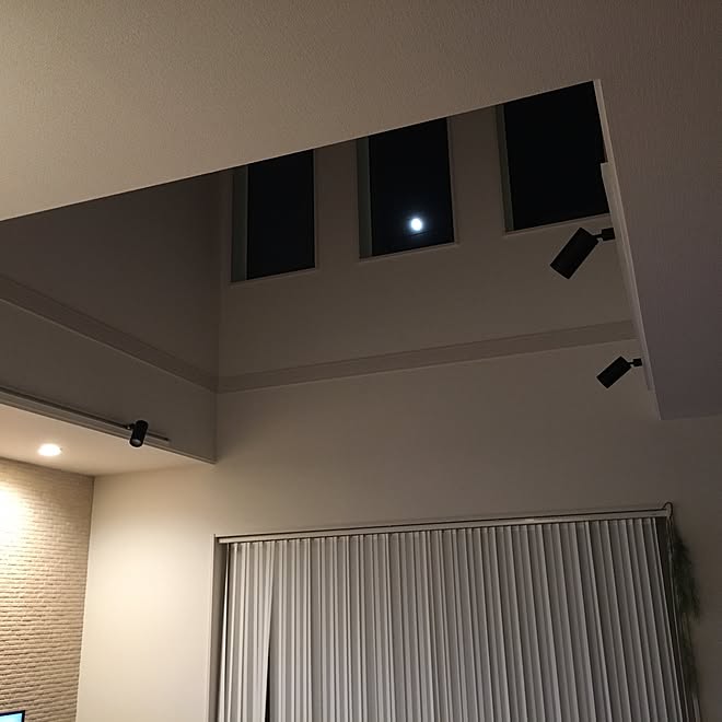 壁 天井 スポットライト バーチカルブラインド 吹き抜け ホテルライク などのインテリア実例 17 07 17 08 08 53 Roomclip ルームクリップ