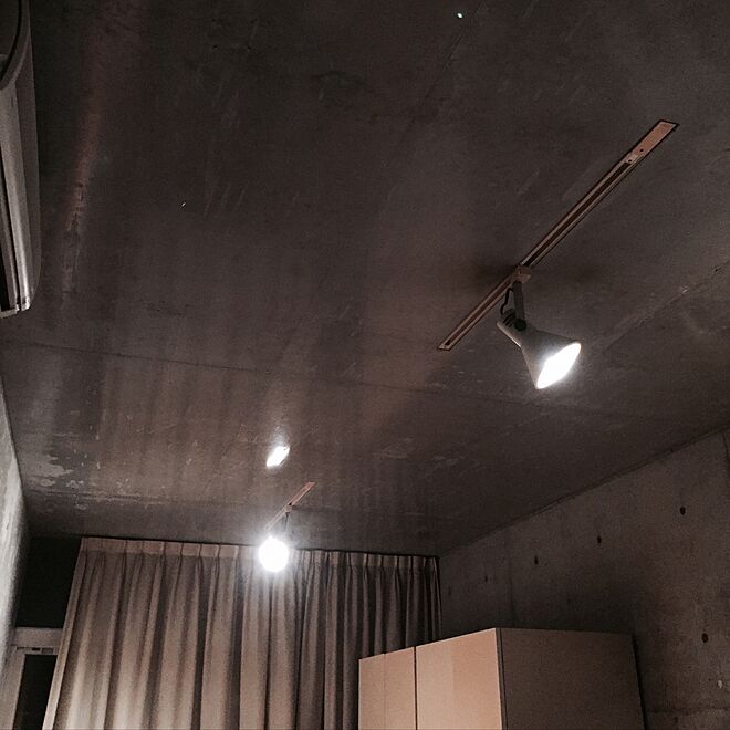 壁 天井 湿気と暑さとの闘い コンクリート打ちっぱなし 照明のインテリア実例 17 07 19 00 32 43 Roomclip ルームクリップ