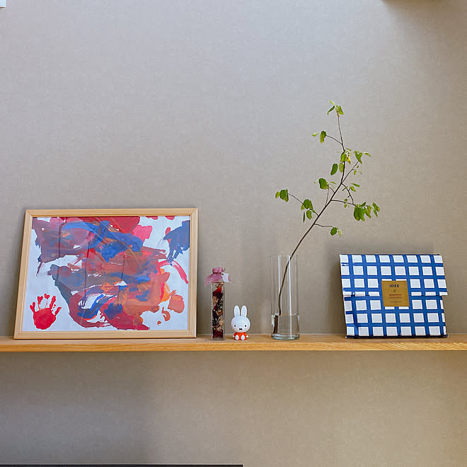 フラワーベース ジューンベリー ミッフィー 子どもの作品 飾り棚 などのインテリア実例 05 11 15 07 54 Roomclip ルームクリップ