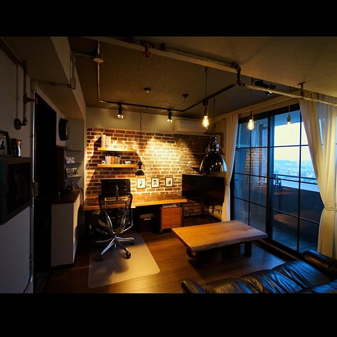 ブルックリンスタイル アンティークレンガ リビング インダストリアルインテリアのインテリア実例 21 08 15 18 56 56 Roomclip ルームクリップ