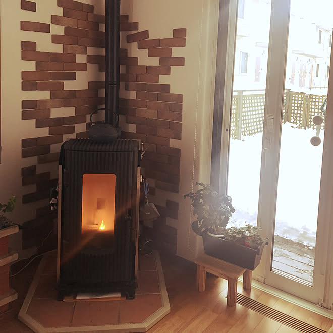 部屋全体 南部鉄瓶 ペレットストーブの煙突 ペレットストーブの台をdiy ペレットストーブ などのインテリア実例 18 12 30 09 58 07 Roomclip ルームクリップ