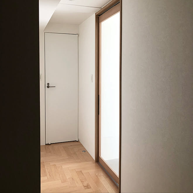 ヘリンボーン 引き込み戸 リビングドア ガラス戸 廊下 などのインテリア実例 02 21 17 45 40 Roomclip ルームクリップ