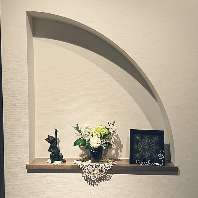 玄関 入り口 玄関ニッチ 生花 Prelumoさんの曼荼羅アート Posauruさんのワイヤークラフト などのインテリア実例 19 04 25 08 00 01 Roomclip ルームクリップ