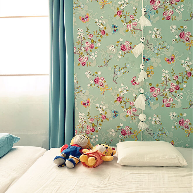 ベッド周り 娘の部屋 花柄壁紙 ブルー ガーゼのシーツ などのインテリア実例 18 12 10 15 25 04 Roomclip ルームクリップ