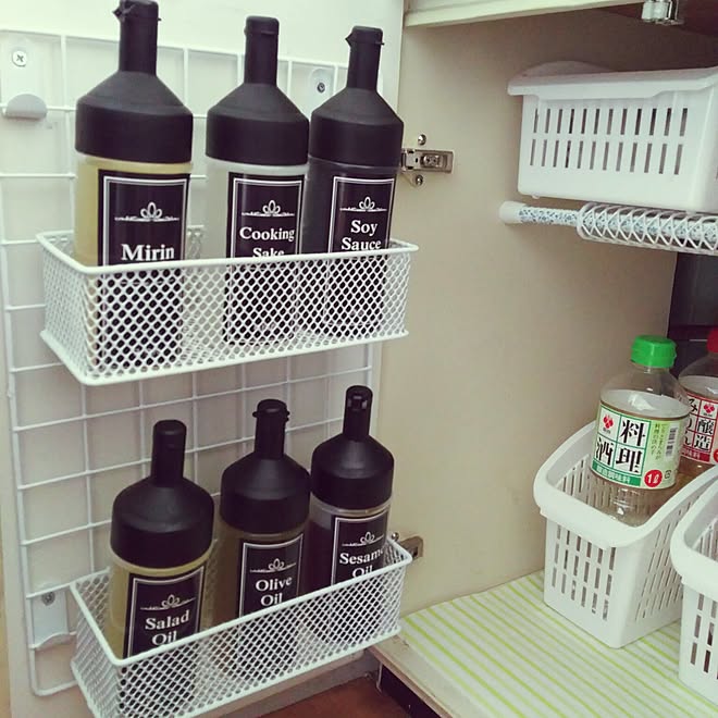 キッチン 100均 Diy 調味料入れ コンロ下収納 などのインテリア実例 16 10 14 12 01 Roomclip ルームクリップ