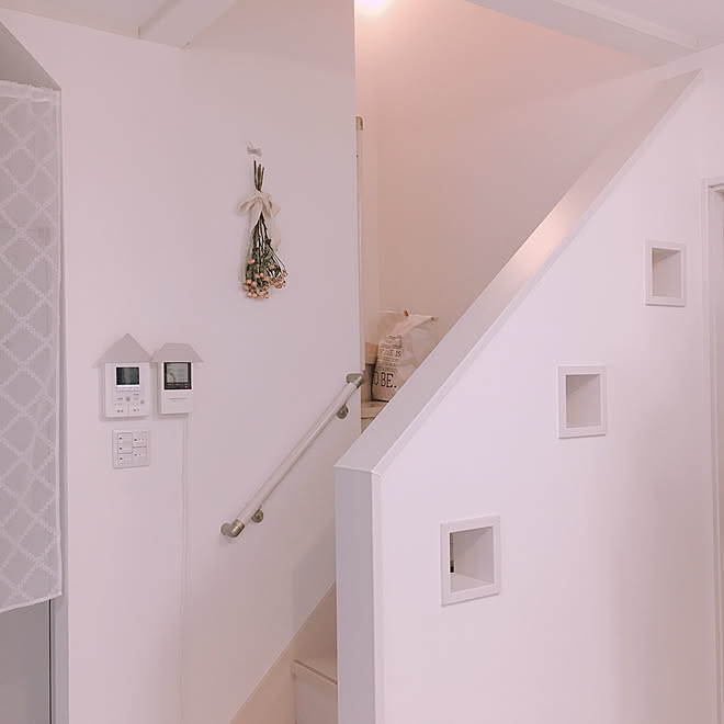 スワッグ リビング内階段 ドライフラワーのある暮らし ドライフラワー バラ などのインテリア実例 05 16 21 43 03 Roomclip ルームクリップ