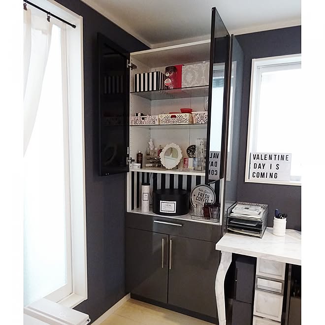 キッチン 食器棚の中 Ikea 食器棚 壁紙diy サッシ ペイント などのインテリア実例 17 01 31 08 28 02 Roomclip ルームクリップ