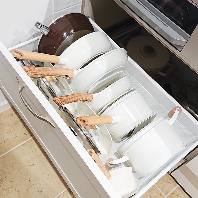 キッチン Lixilキッチン フライパン収納 鍋蓋スタンド ダイソー などのインテリア実例 21 08 18 00 44 39 Roomclip ルームクリップ