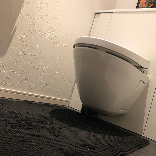 ホワイトクロス/床だけは黒/お掃除簡単/浮いてるトイレ/レストパル...などのインテリア実例 201909