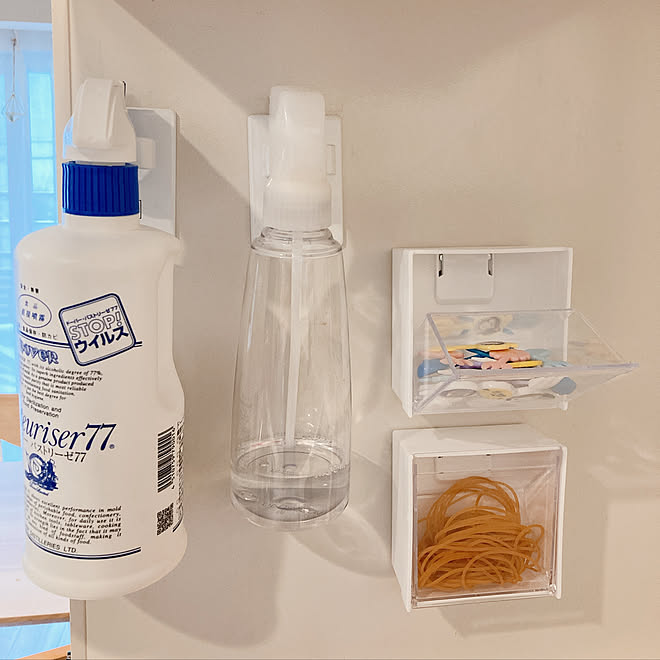 スプレーフック マグネット収納 セリア ダイソー つけたまま開け閉めできるマグネットケース などのインテリア実例 21 08 19 14 02 23 Roomclip ルームクリップ