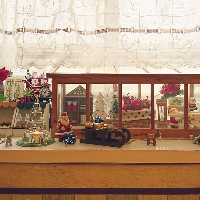 ニトリ ミニチュア雑貨 棚 クリスマス イケアの温室 などのインテリア実例 19 11 23 47 00 Roomclip ルームクリップ