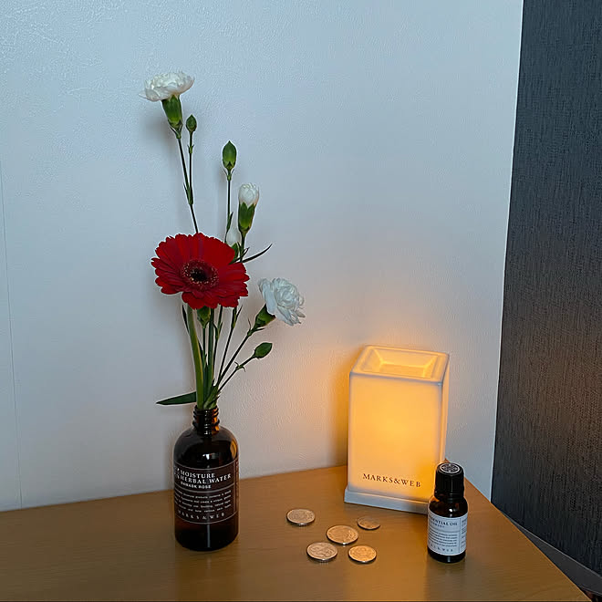 花瓶 外国のコイン Marks Web 空き瓶 アロマオイル などのインテリア実例 12 11 16 26 33 Roomclip ルームクリップ