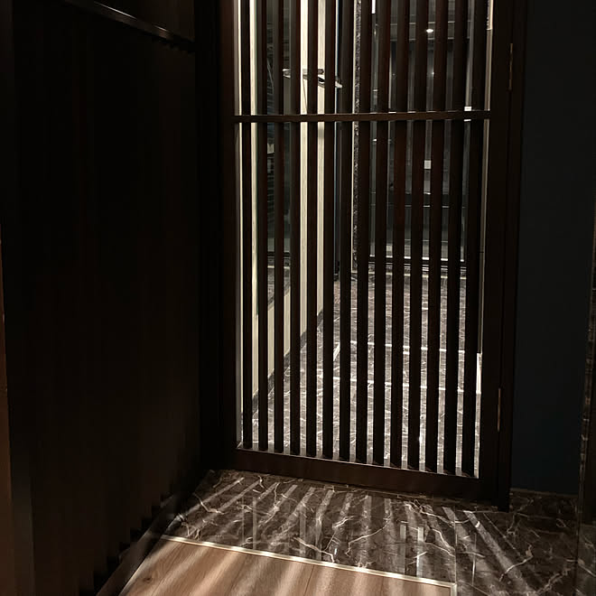格子戸の向こうはお風呂 癒しの空間 格子の影 バス トイレのインテリア実例 21 12 02 06 43 53 Roomclip ルームクリップ