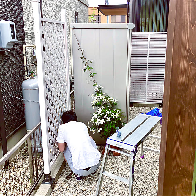 白のフェンスで明るく コレ Diyしたよ Diy 裏庭改造中 小さな庭 などのインテリア実例 05 04 10 23 37 Roomclip ルームクリップ 白のフェンスで明るく コレ Diyしたよ Diy 裏庭改造中 小さな庭 などのインテリア実例 05 04 10 23 37 Roomclip ルームクリップ