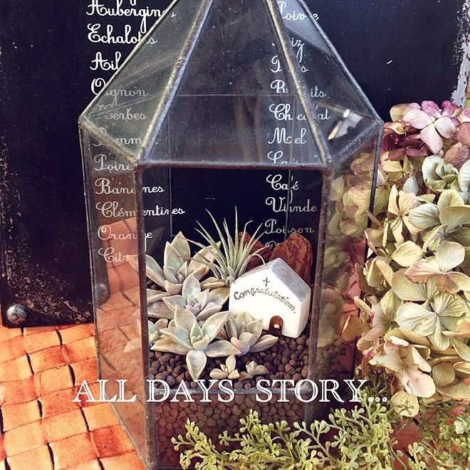 ベッド周り ドライフラワー 消しゴムハンコ アルファベット 多肉植物 手作り粘土ハウス などのインテリア実例 14 12 19 22 09 57 Roomclip ルームクリップ