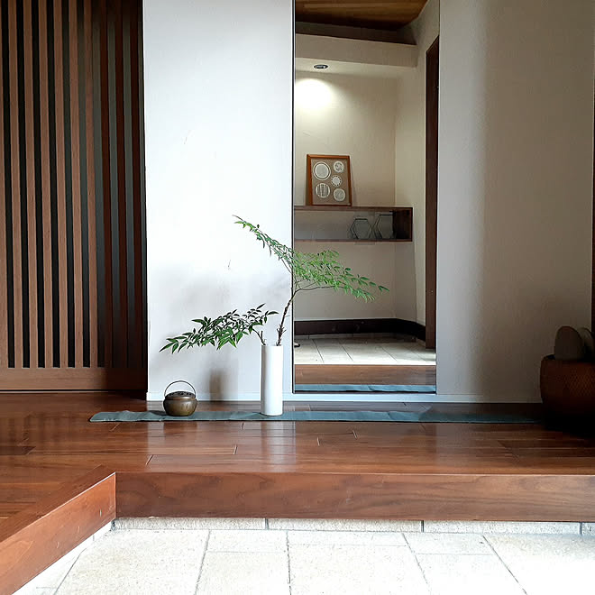 玄関/入り口/白南天/古い香炉/古い帯/花瓶&hellip;などのインテリア実例 20210530 162107 ｜ RoomClip