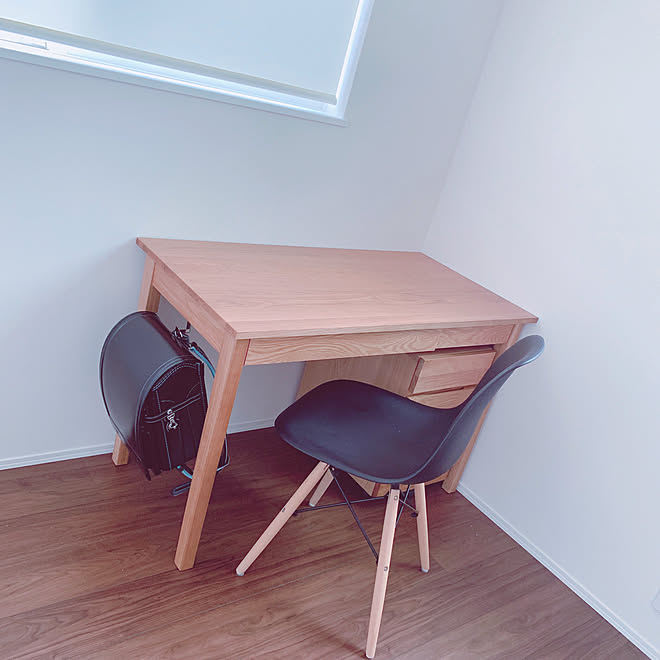 子供部屋 男の子 勉強机 イームズチェアリプロダクト 無印良品 机のインテリア実例 19 06 23 00 28 13 Roomclip ルームクリップ