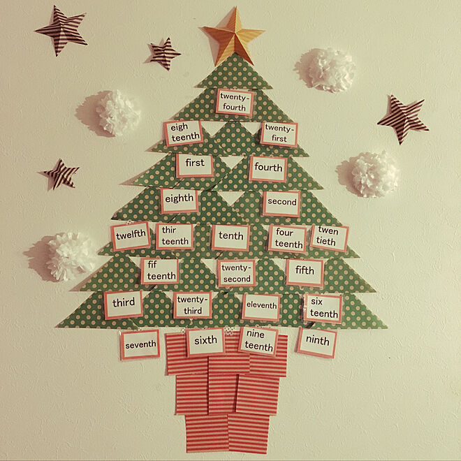 壁 天井 折り紙で星 折り紙でクリスマスツリー おうち英語 こどもがいる生活 などのインテリア実例 17 12 01 00 24 54 Roomclip ルームクリップ