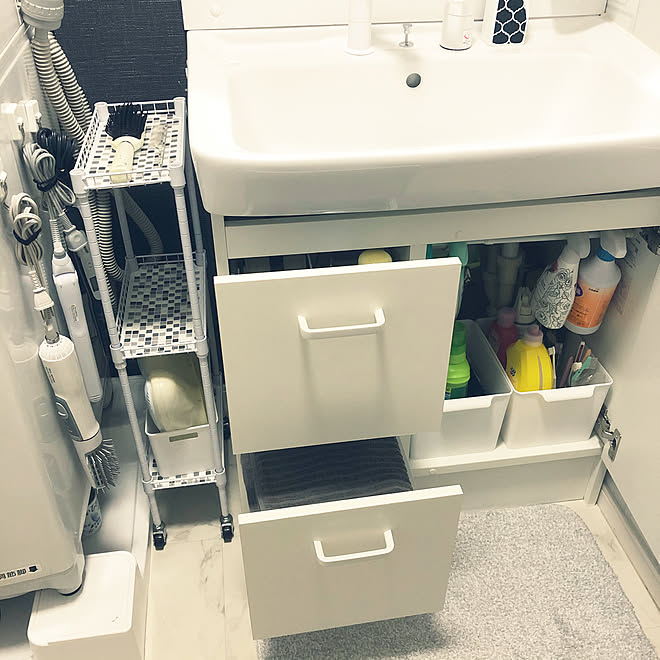 ダイソー スチールラック 黒も悪くない 笑 洗面台下収納 みていただきありがとうございます Rcに感謝 です などのインテリア実例 06 27 22 00 10 Roomclip ルームクリップ