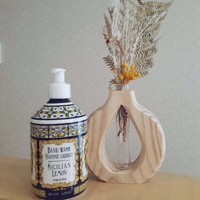 机 ハンドソープ ハンドソープ ボトル いい香り シチリアレモンの香り などのインテリア実例 22 08 14 22 15 Roomclip ルームクリップ