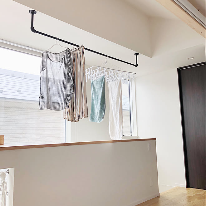 アイアンバーdiy 2階ホール 洗濯物干しスペース 大きな窓 バス トイレのインテリア実例 2019 08 18 18 46 45 Roomclip ルームクリップ