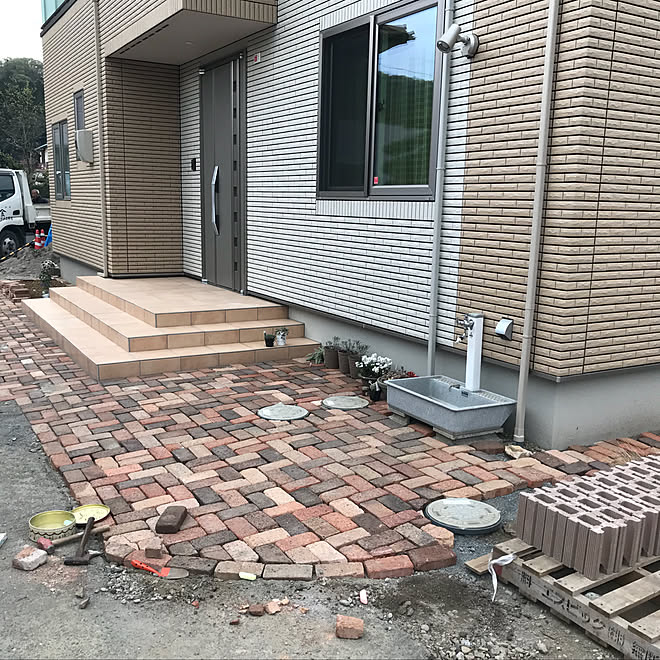 玄関 入り口 一条工務店 Ismart 外構diy レンガ敷き などのインテリア実例 18 04 05 18 00 Roomclip ルームクリップ