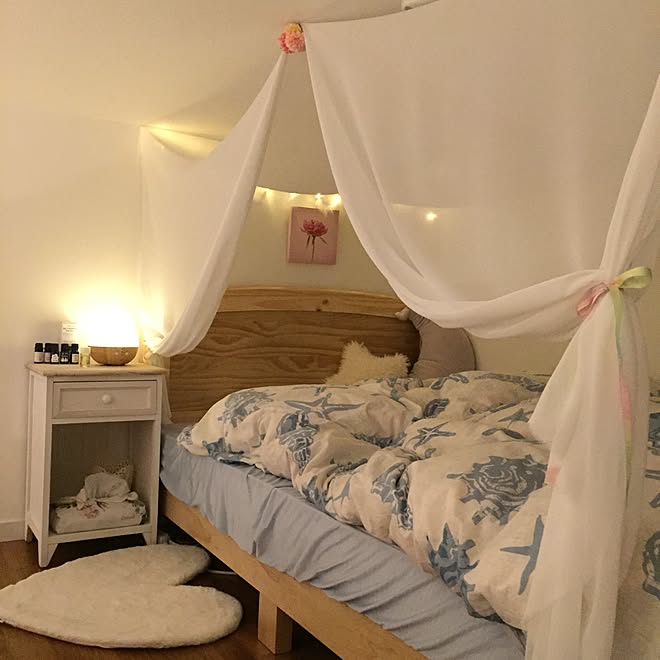 ベッド周り 天蓋 フェアリーライト フランフラン フロアマット などのインテリア実例 17 01 26 18 01 34 Roomclip ルームクリップ