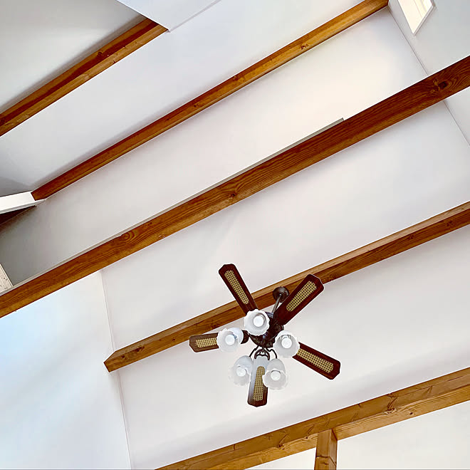 木製 照明 照明器具 天井の梁 天井が高い などのインテリア実例 19 04 23 11 28 00 Roomclip ルームクリップ