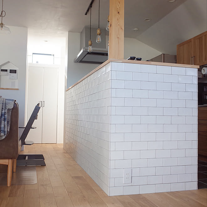 タイル キッチン腰壁 サブウェイタイル ペンダントライト 2階リビング などのインテリア実例 21 12 26 16 40 01 Roomclip ルームクリップ