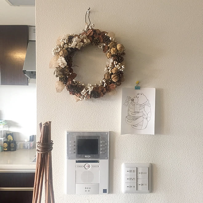 壁 天井 スイッチ付近 リース 手作り リース部 ナチュラル などのインテリア実例 17 12 19 09 53 39 Roomclip ルームクリップ