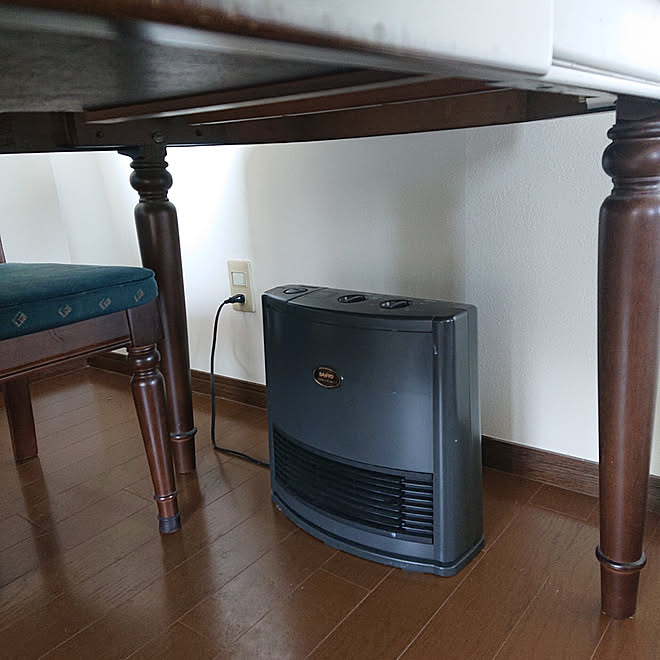 リビング/暖房器具/セラミックファンヒーター/SANYOのセラミックファンヒーター/マンション暮らし&hellip;などのインテリア実例 2020