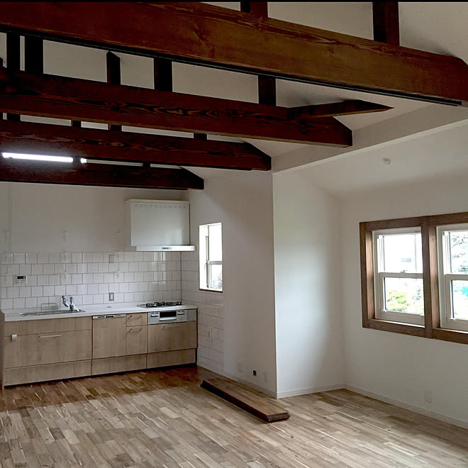 吹き抜けリビング 洋館が大好き アレスタ 上げ下げ窓 出窓ディスプレイ などのインテリア実例 06 16 09 30 Roomclip ルームクリップ