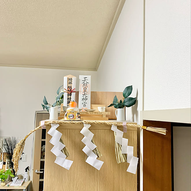 榊フェイク 100均 簡易神棚 しめ縄 鬼滅の刃鏡餅 などのインテリア実例 21 12 28 10 00 Roomclip ルームクリップ 榊フェイク 100均 簡易神棚 しめ縄 鬼滅の刃鏡餅 などのインテリア実例 21 12 28 10 00 Roomclip ルームクリップ