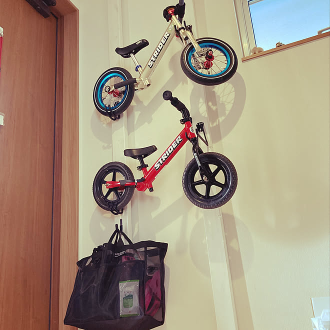 Diy初心者 ストライダー収納 ストライダー壁掛け ラブリコ ディアウォール Diy ラブリコ などのインテリア実例 21 05 09 15 45 16 Roomclip ルームクリップ