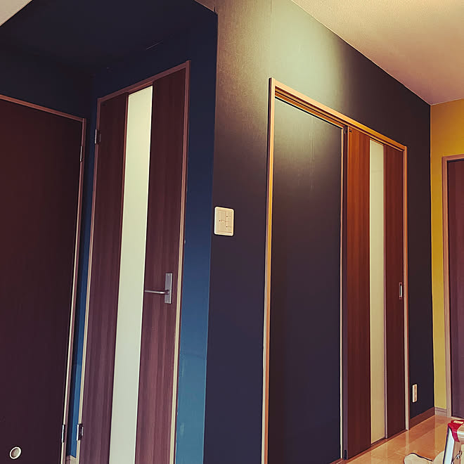 壁紙張り替え中 Diy 壁紙屋本舗 リビングのインテリア実例 22 02 18 14 15 45 Roomclip ルームクリップ