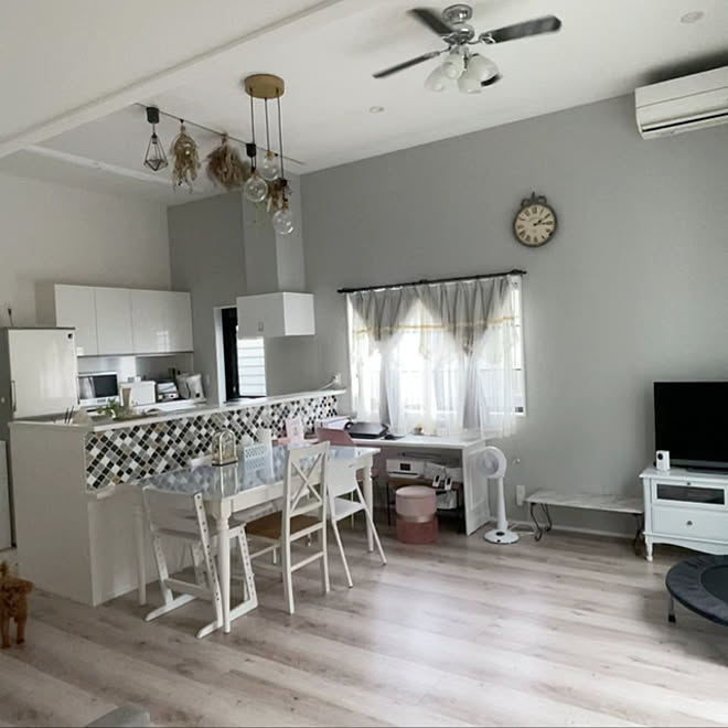 壁紙 リビング 家づくり記録 わんこのいる暮らし おしゃれな家にしたい などのインテリア実例 21 09 04 23 22 29 Roomclip ルームクリップ