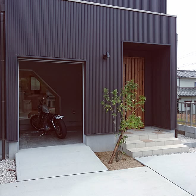 玄関 入り口 インナーガレージ 玄関 ｶﾞﾙﾊﾞﾘｳﾑの家のインテリア実例 17 05 17 13 50 48 Roomclip ルームクリップ