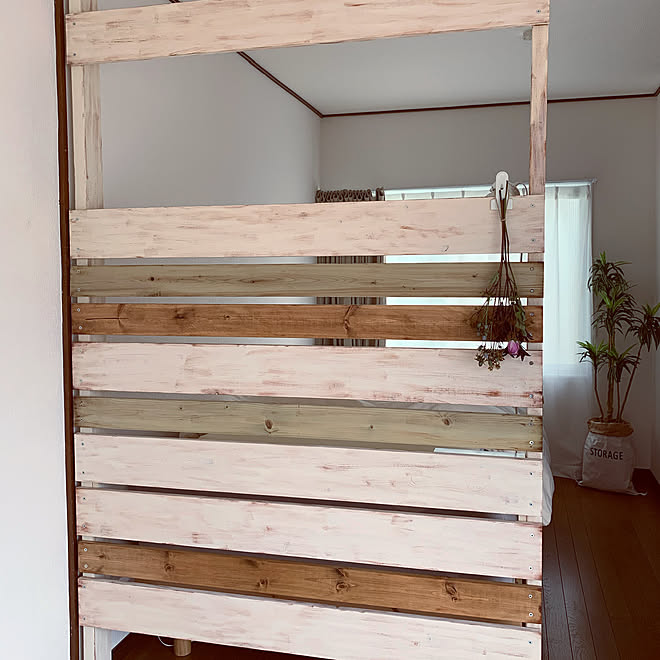 アンティークメディウム ミルクペイント ナチュラルベージュ Briwaxジャコビアン パーテーションdiy 観葉植物 などのインテリア実例 19 11 13 12 53 49 Roomclip ルームクリップ