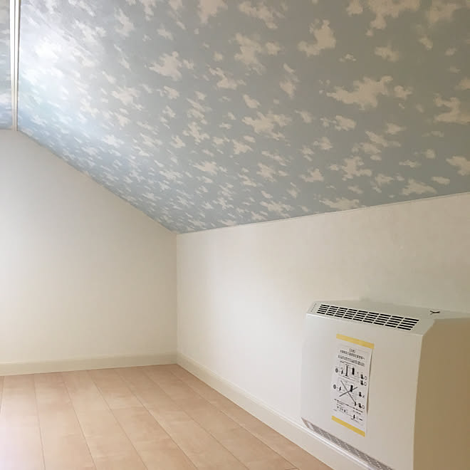 小屋裏 雲柄 クロス 壁 天井のインテリア実例 19 07 01 11 57 26 Roomclip ルームクリップ 小屋裏 雲柄 クロス 壁 天井のインテリア実例 19 07 01 11 57 26 Roomclip ルームクリップ
