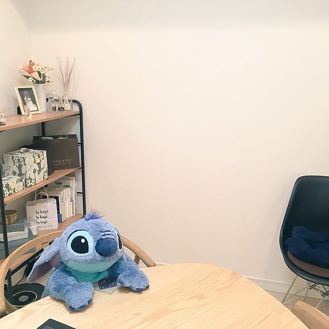 部屋全体 スティッチ シェルチェア ぬいぐるみ シンプルな暮らし などのインテリア実例 18 03 26 33 11 Roomclip ルームクリップ 部屋全体 スティッチ シェルチェア ぬいぐるみ シンプルな暮らし などのインテリア実例 18 03 26 33 11 Roomclip ルームクリップ