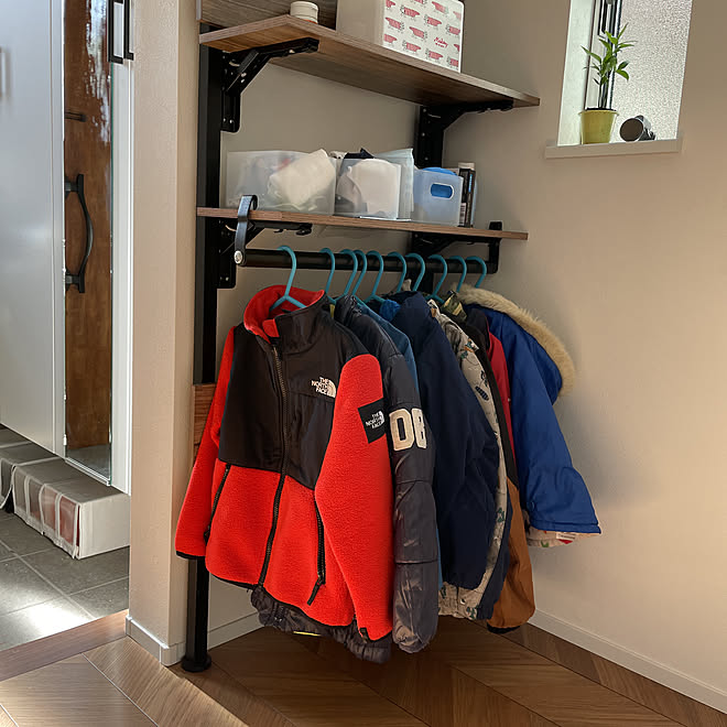 玄関 子供服掛け Amazon ハンガーバー 子供服ラック マスク置き場 ニトリ 突っ張りラック などのインテリア実例 21 12 23 11 57 54 Roomclip ルームクリップ