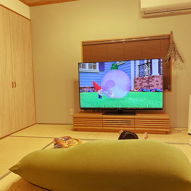 シャープテレビ4k ガラスフィルム こどもと暮らす ヨギボーのある生活 リビングのインテリア実例 07 17 19 11 44 Roomclip ルームクリップ