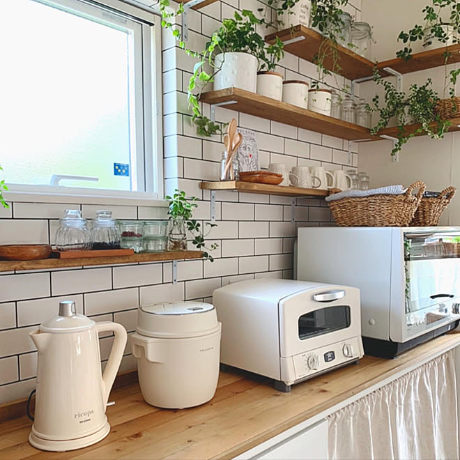 キッチン背面 サブウェイタイル風壁紙 グリーンのある暮らし カフェ風インテリア いいね お返しができなくてごめんなさい などのインテリア実例 22 01 23 10 09 45 Roomclip ルームクリップ