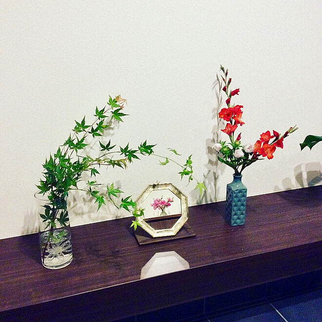 グラジオラス 玄関ベンチ 庭の花を飾る 飾り棚 花瓶 などのインテリア実例 06 23 21 22 37 Roomclip ルームクリップ