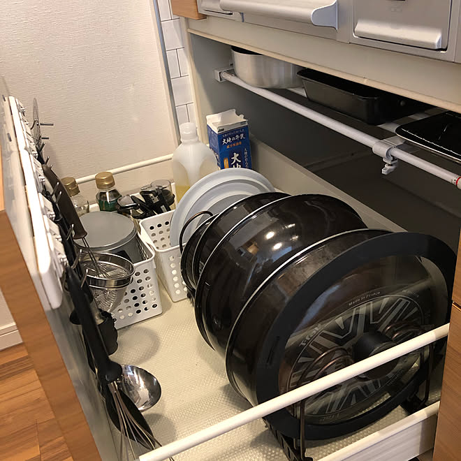 取っ手の取れるティファール コンロ下引き出し 突っ張り棒 収納見直し マンション などのインテリア実例 06 08 16 09 12 Roomclip ルームクリップ