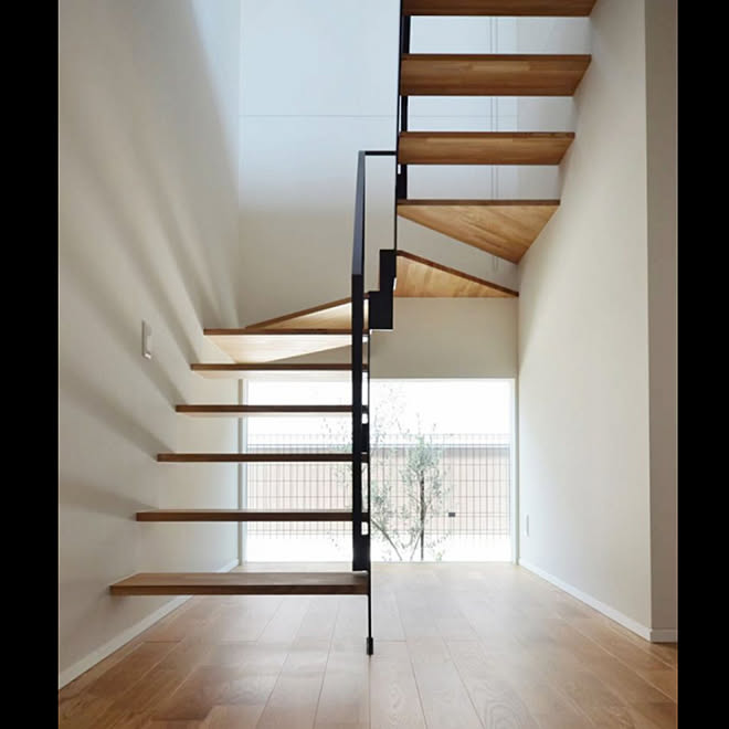 デザイン階段 白い壁 新築 リノベーション デザイン住宅 などのインテリア実例 19 12 25 16 37 18 Roomclip ルームクリップ デザイン階段 白い壁 新築 リノベーション デザイン住宅 などのインテリア実例 19 12 25 16 37 18 Roomclip ルームクリップ