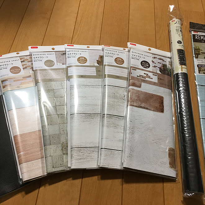 木目調 ドアリメイク コンクリート風壁紙 板壁風リメイクシート 壁紙シート などのインテリア実例 17 12 14 12 18 50 Roomclip ルームクリップ