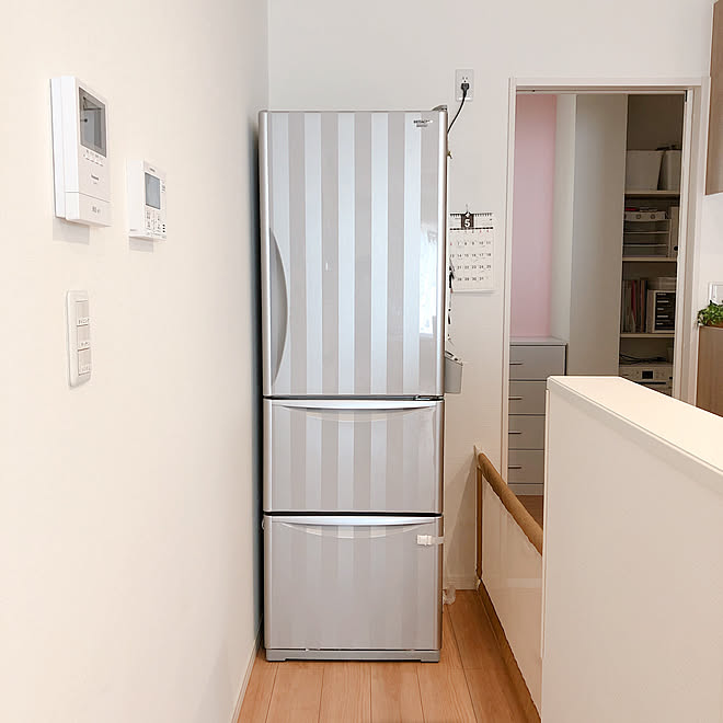 ベビーガード パントリー ストライプ柄 冷蔵庫リメイク マスキングテープ などのインテリア実例 19 05 13 10 49 58 Roomclip ルームクリップ