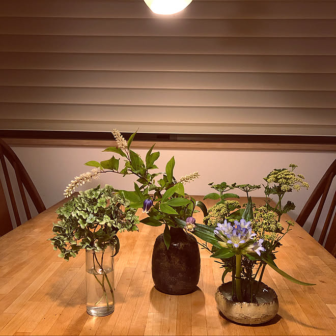 生け花 ハーブ クレマチス りんどう ダイニングテーブル などのインテリア実例 21 06 05 23 07 38 Roomclip ルームクリップ