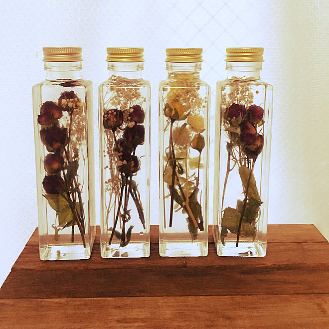 棚 シックな感じ スプレーバラ ハーバリウム かすみ草のドライ などのインテリア実例 17 09 18 21 58 51 Roomclip ルームクリップ